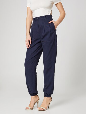 Guido Maria Kretschmer Women Tapered Bandplooibroek 'Nicola' in Blauw: voorkant