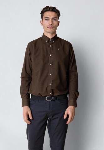 Coupe regular Chemise Clean Cut Copenhagen en marron : devant