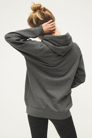 Kismet Yogastyle Sportsweatshirt in Grau