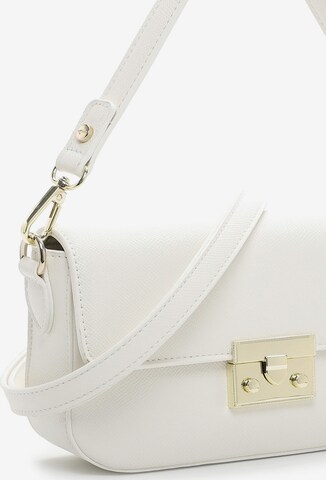 TAMARIS Shoulder Bag 'Annie' in White