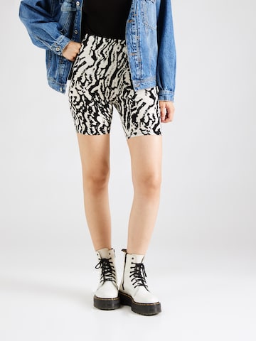 TOPSHOP Skinny Shorts in Schwarz: Vorderseite