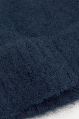 Căciulă de la Pull&Bear pe albastru