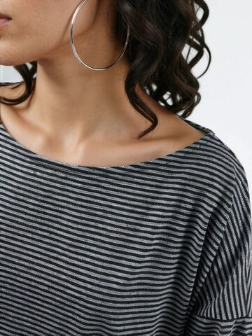 Busem Blouse in Black