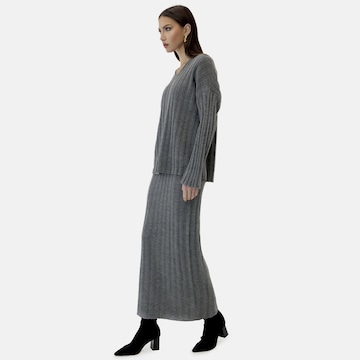 Elara Workwear in Grey