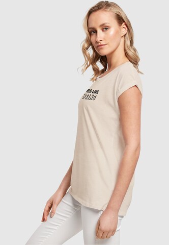 T-shirt 'Spring - Feels Like' Merchcode en beige