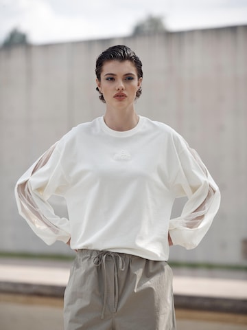 Chemisier 'ELEVATE_ Mei' I want the moon en beige