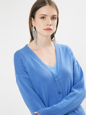 Influencer Strickjacke in Blau