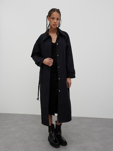 EDITED Trenchcoat 'Noorie' in Schwarz: predná strana