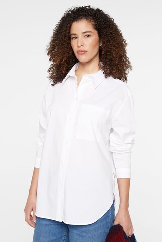 SENSES.THE LABEL Blouse in White: front