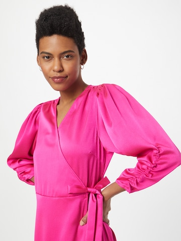 Robe 'Mira' co'couture en rose