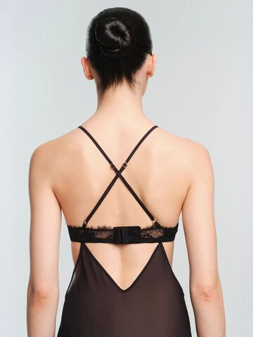 Penti - Camisola de pijama 'PENTI Vera Spitzen-Nachthemd' em preto