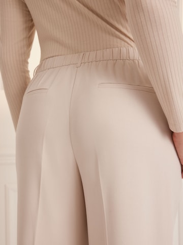 Regular Pantalon 'Svea' Guido Maria Kretschmer Curvy en blanc