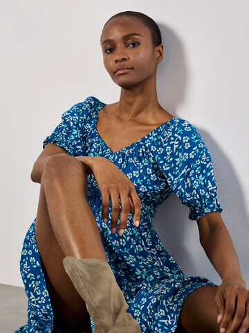 Robe ' ' Apricot en bleu