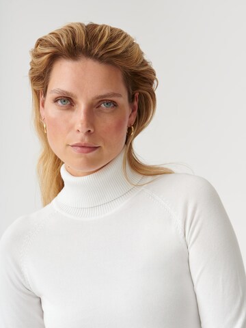 TATUUM Sweater 'NEKOKI' in White