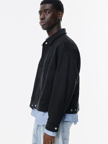 Pull&Bear Overgangsjakke i sort