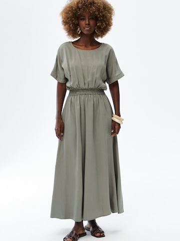 Blue Shadow Dress 'Hela' in Green: front