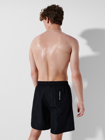 Pantaloncini da bagno di Karl Lagerfeld in nero