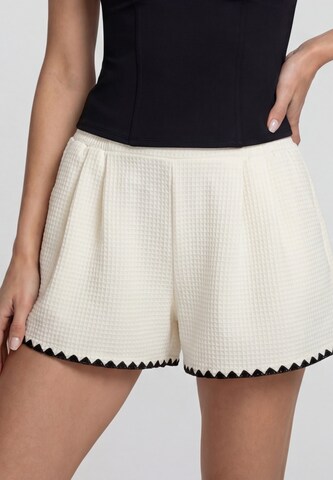 faina Regular Pants in Beige