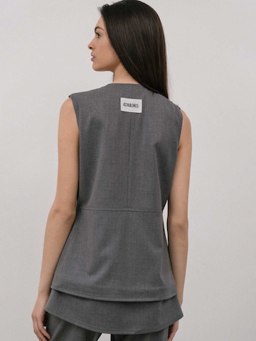 pilka 4TAILORS Liemenė