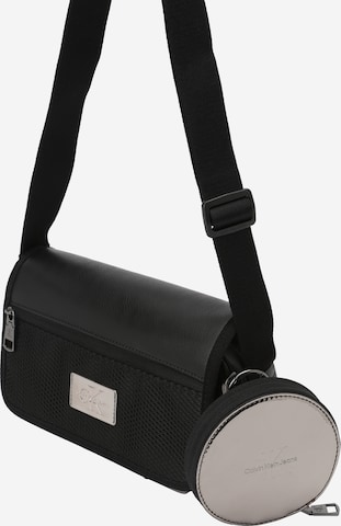 Sac à bandoulière Calvin Klein Jeans en noir