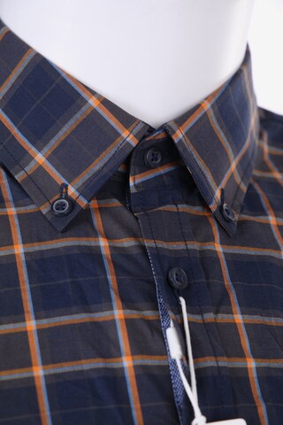 BRAX Button Up Shirt in M in Blue