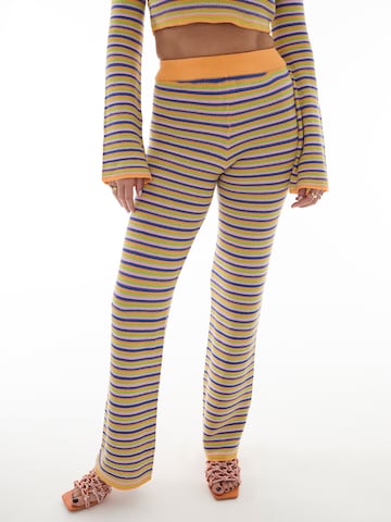 ABOUT YOU x Laura Giurcanu Normalny krój Spodnie 'Henrike' w kolorze mieszane kolory: przód