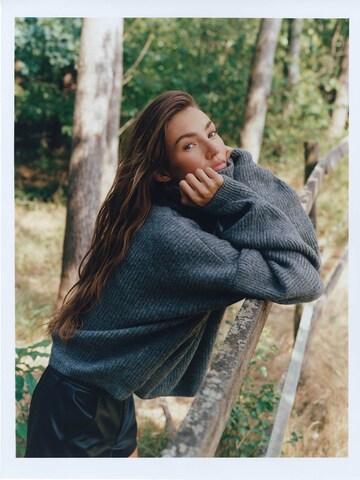 RÆRE by Lorena Rae - Pullover 'Duana' em cinzento