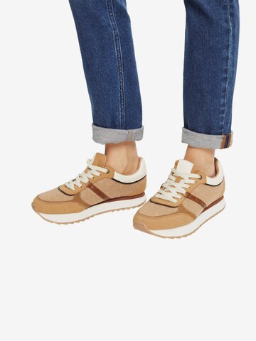 ESPRIT Sneakers laag in Beige: voorkant