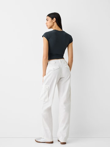 Bershka Loose fit Cargo trousers in White