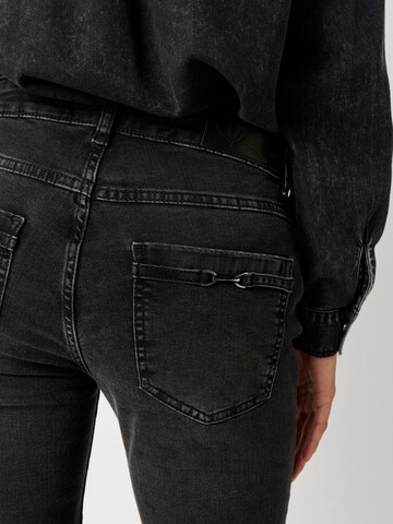 TONI Boot cut Jeans in Black