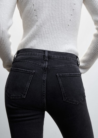 MANGO Bootcut Jeans 'dafne' i svart