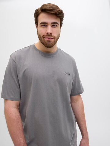 Maglietta 'JJENOA' di Jack & Jones Plus in grigio
