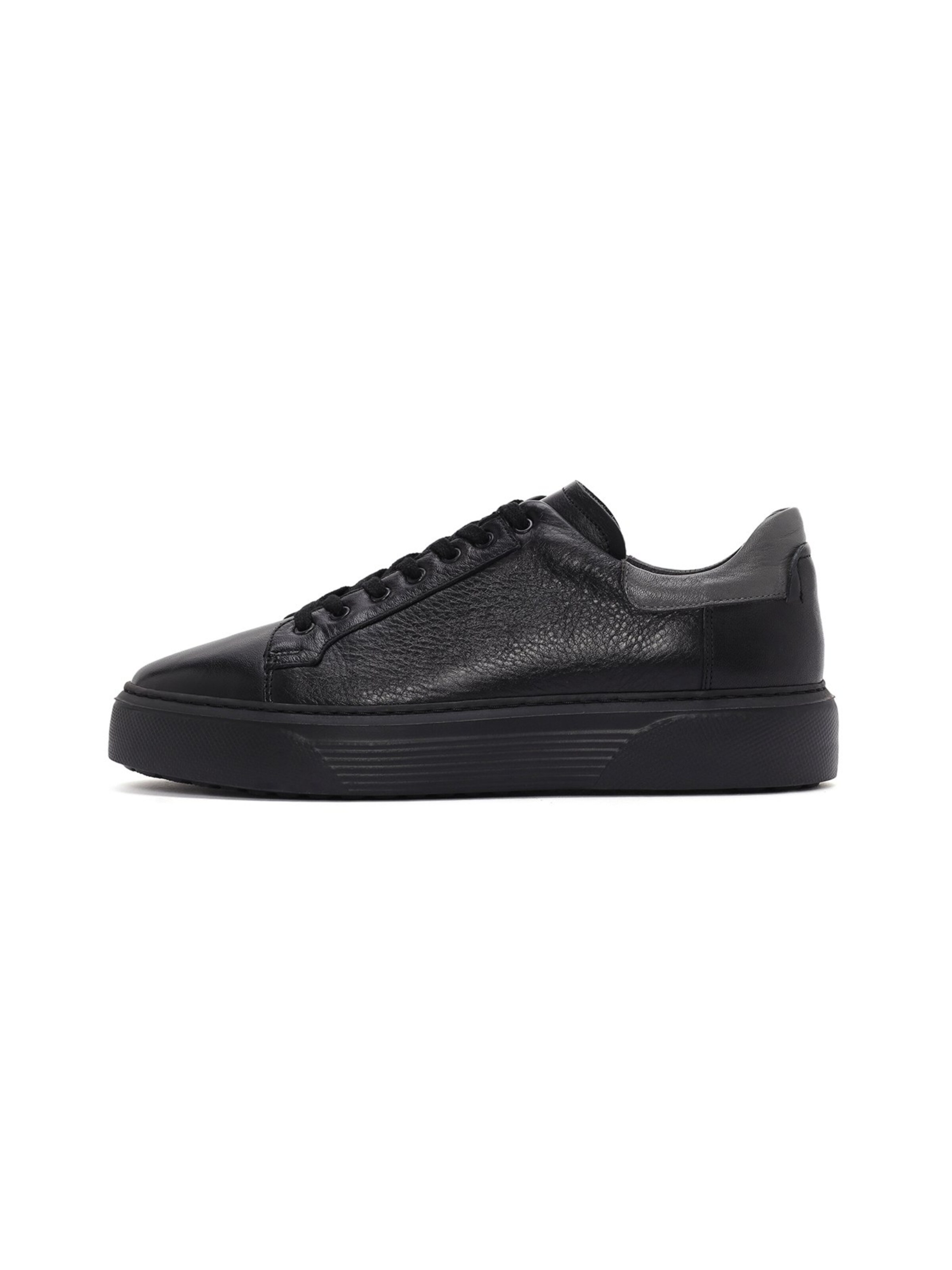 Sneaker bassa di Derimod in nero: frontale
