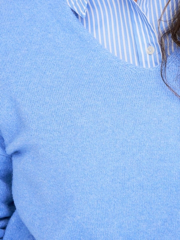 ONLY Carmakoma Пуловер в синьо