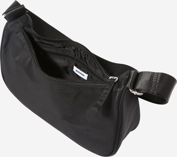 WEEKDAY Handtasche 'Zari' in Schwarz