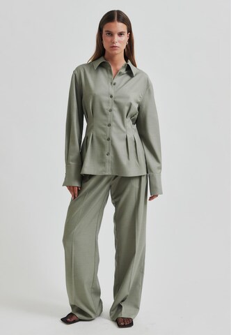 SECOND FEMALE Wide Leg Bundfaltenhose in Grün