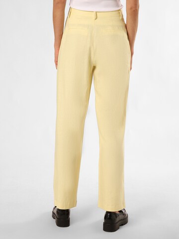 Ipuri Regular Pleat-Front Pants in Yellow