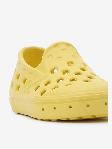 Sneaker di VANS in giallo