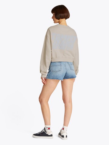 Tommy Jeans Μπλούζα φούτερ σε μπεζ: πίσω