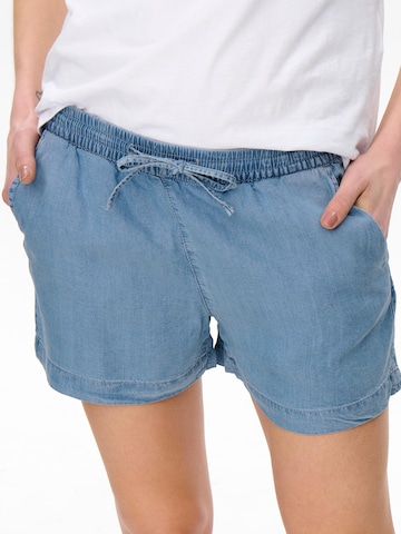 ONLY Regular Shorts 'Pema' in Blau