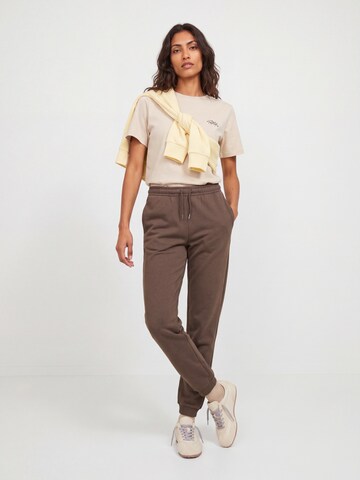 Tapered Pantaloni 'JREBWVERA' de la JJ Rebel pe maro