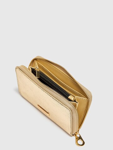 Pull&Bear Wallet in Gold