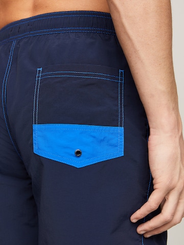 Tommy Jeans Plavecké šortky – modrá