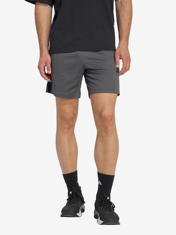 ADIDAS PERFORMANCE Regular Urheiluhousut 'WE BAS 3SPQ' värissä harmaa: etupuoli