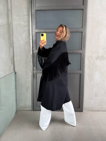 Kamila Šikl Ανοιξιάτικο και φθινοπωρινό παλτό σε μαύρο