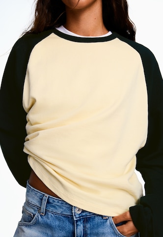 Bershka Shirt in Geel
