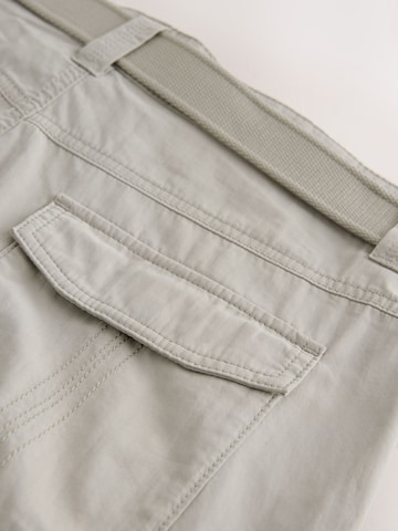 Next regular Cargobukser i grå