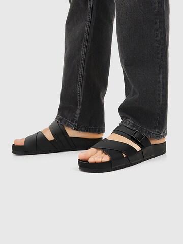 Pull&Bear Sandalen in Schwarz