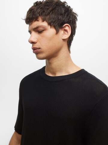 Tricou de la Pull&Bear pe negru