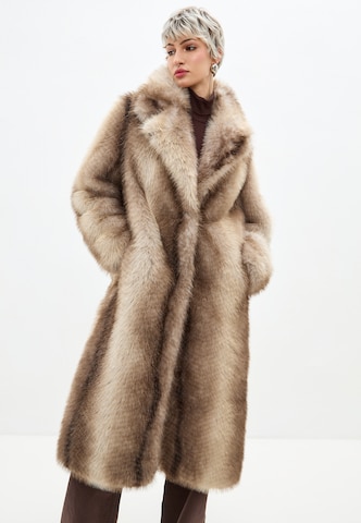CESARE GASPARI Winter coat in Brown: front